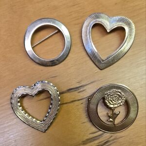 Vintage gold tone brooches